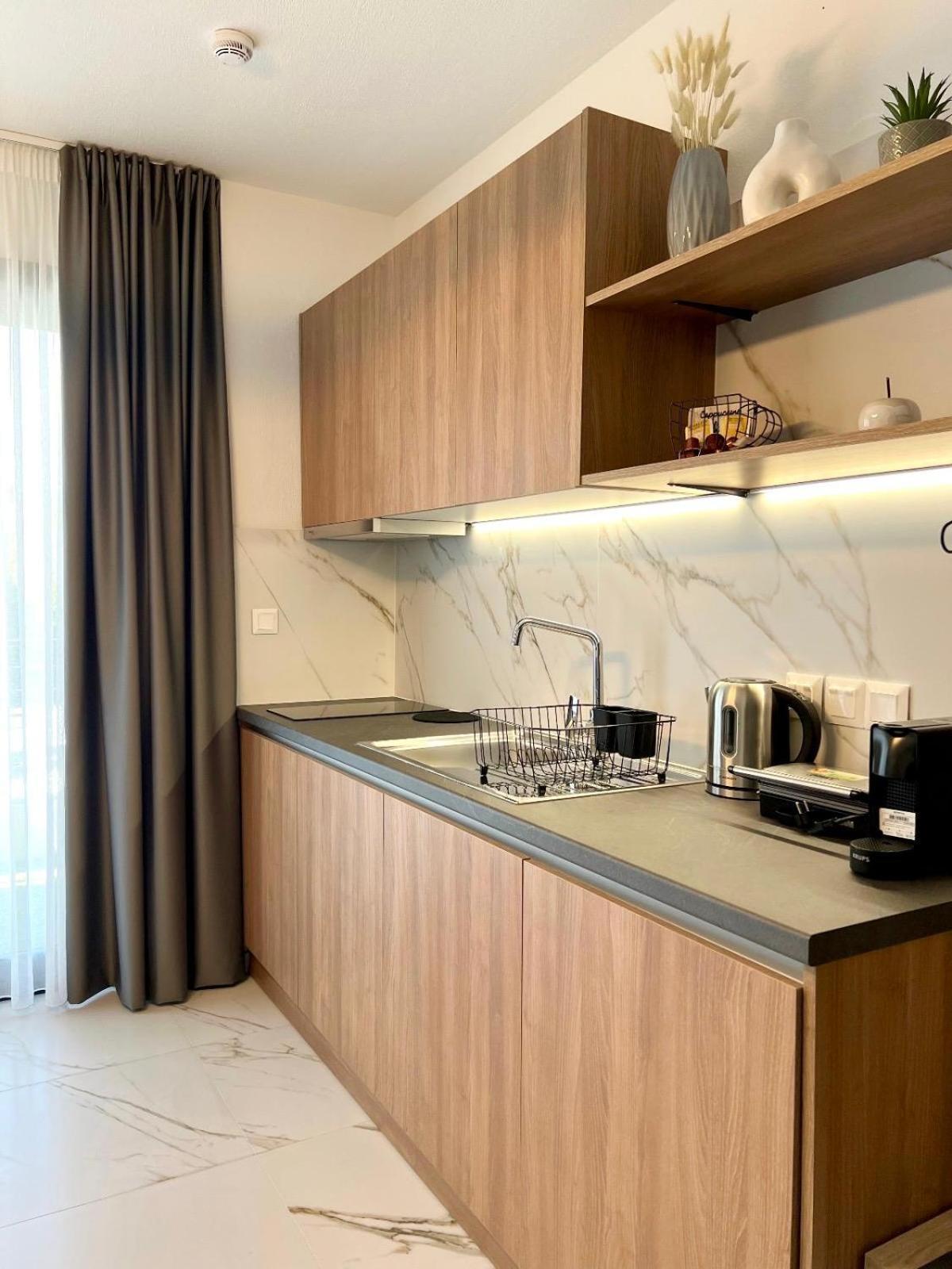 Four Shades Luxury Suites Sarti Exterior foto