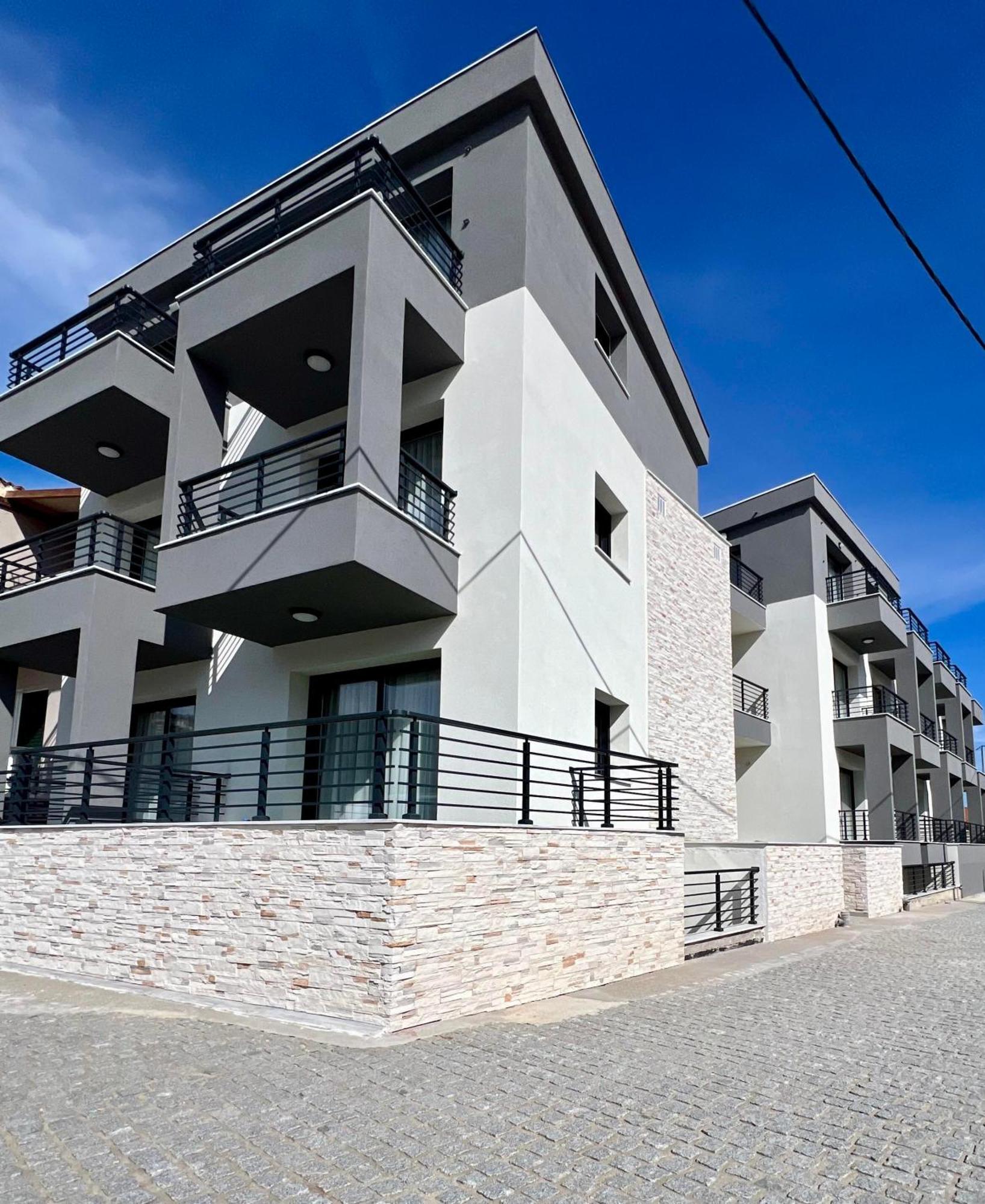 Four Shades Luxury Suites Sarti Exterior foto